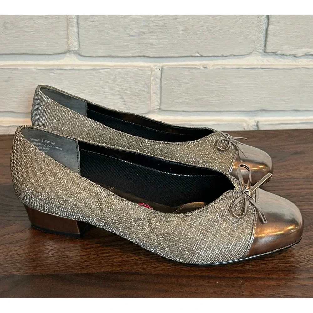 Ros Hommerson Tawnie Silver Metallic Bow Cap Toe Low Block Heel Pumps Womens 6WW